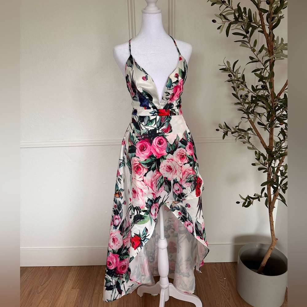 vici High Low v-neck floral dress NWT